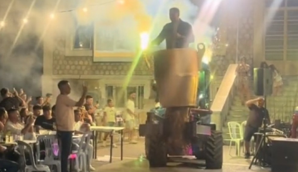 A generic square placeholder image with rounded corners in a figure.