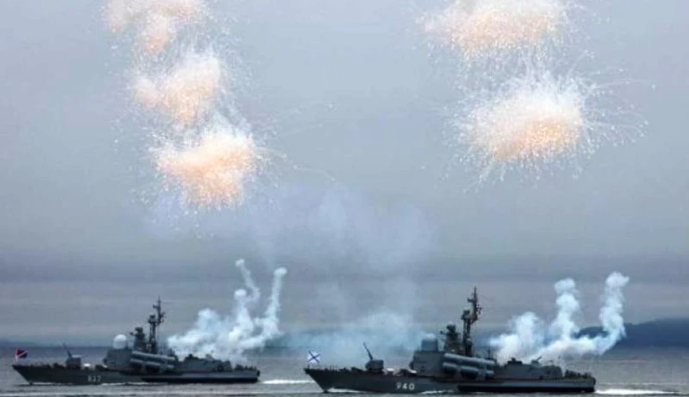 A generic square placeholder image with rounded corners in a figure.