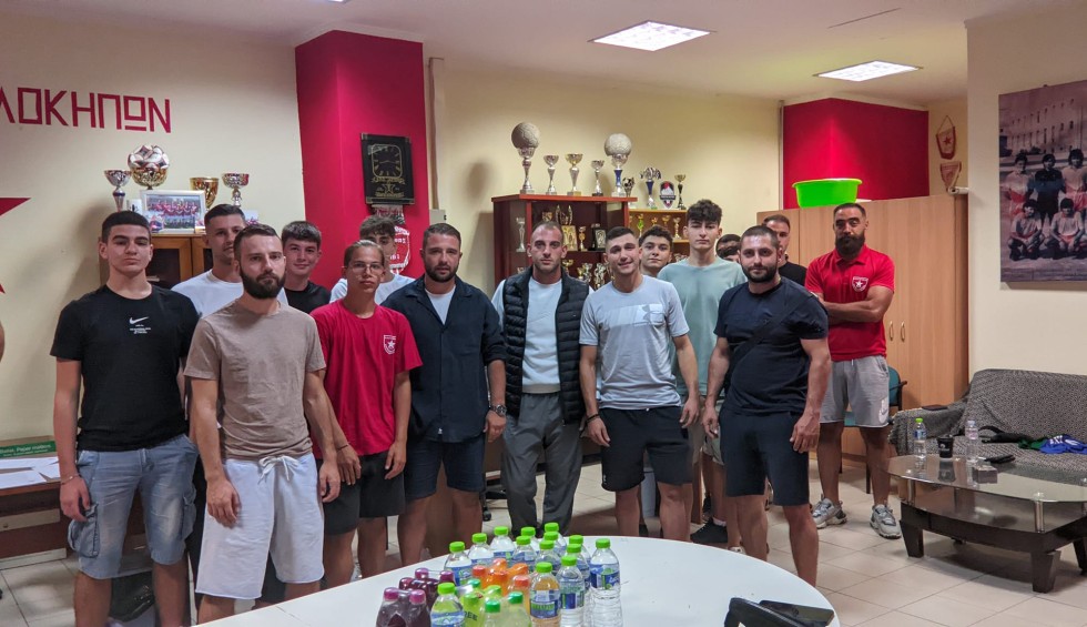 A generic square placeholder image with rounded corners in a figure.