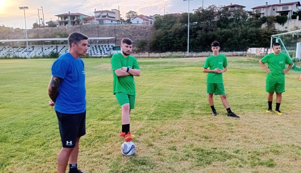 A generic square placeholder image with rounded corners in a figure.