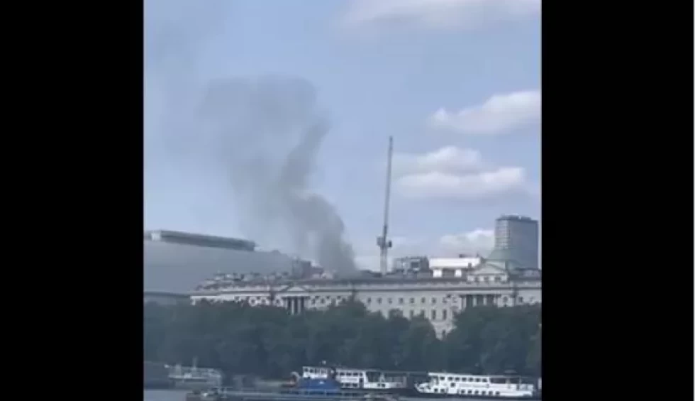 A generic square placeholder image with rounded corners in a figure.