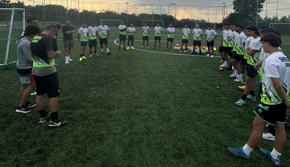 A generic square placeholder image with rounded corners in a figure.