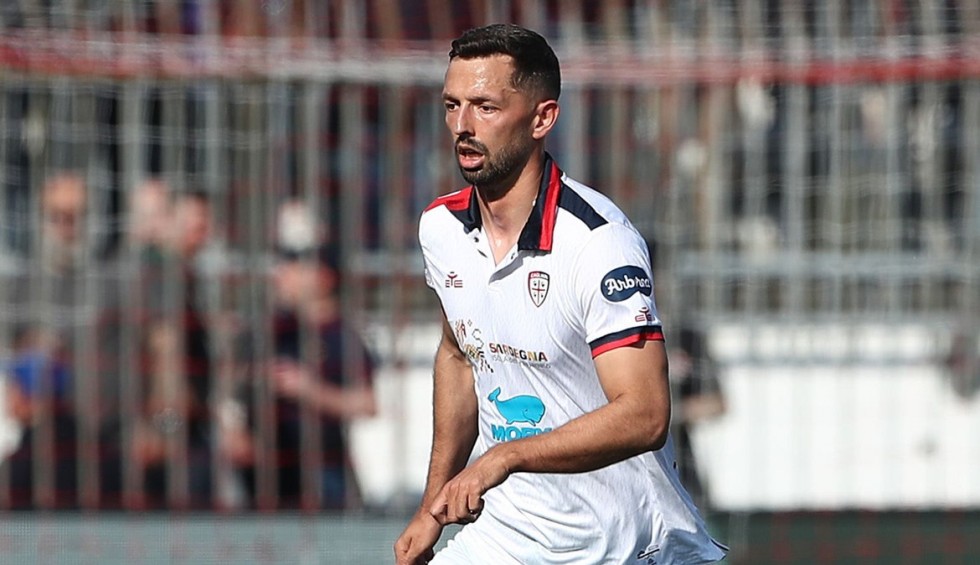 A generic square placeholder image with rounded corners in a figure.