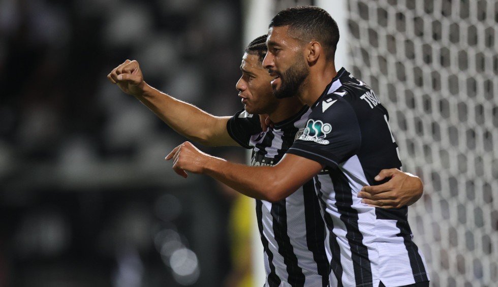 A generic square placeholder image with rounded corners in a figure.