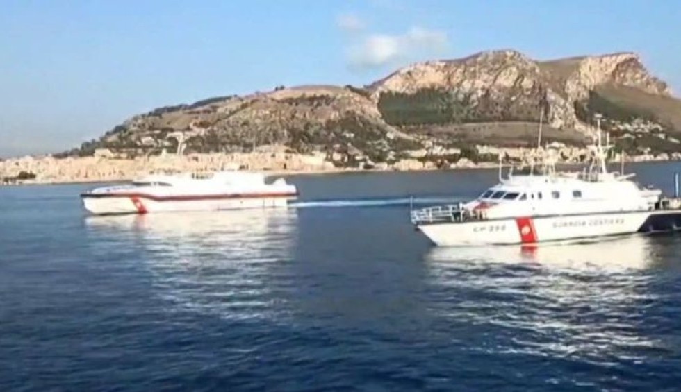 A generic square placeholder image with rounded corners in a figure.