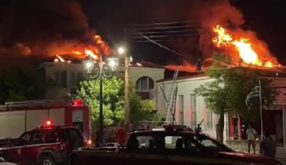 A generic square placeholder image with rounded corners in a figure.