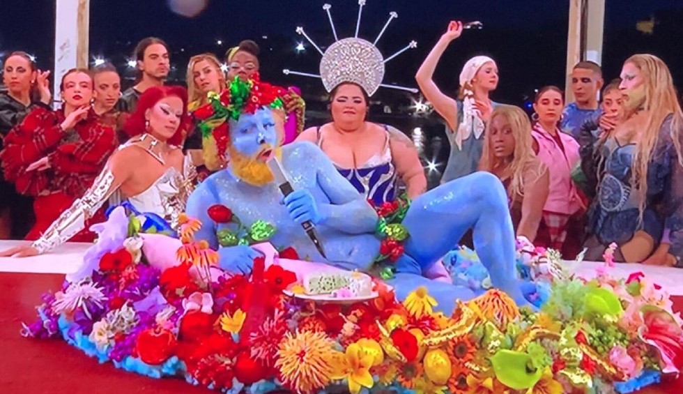 A generic square placeholder image with rounded corners in a figure.