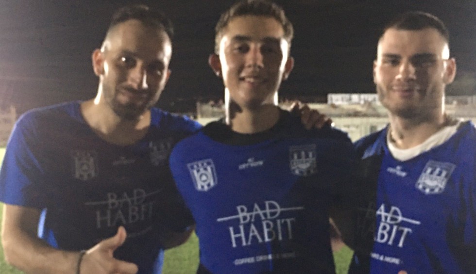 A generic square placeholder image with rounded corners in a figure.