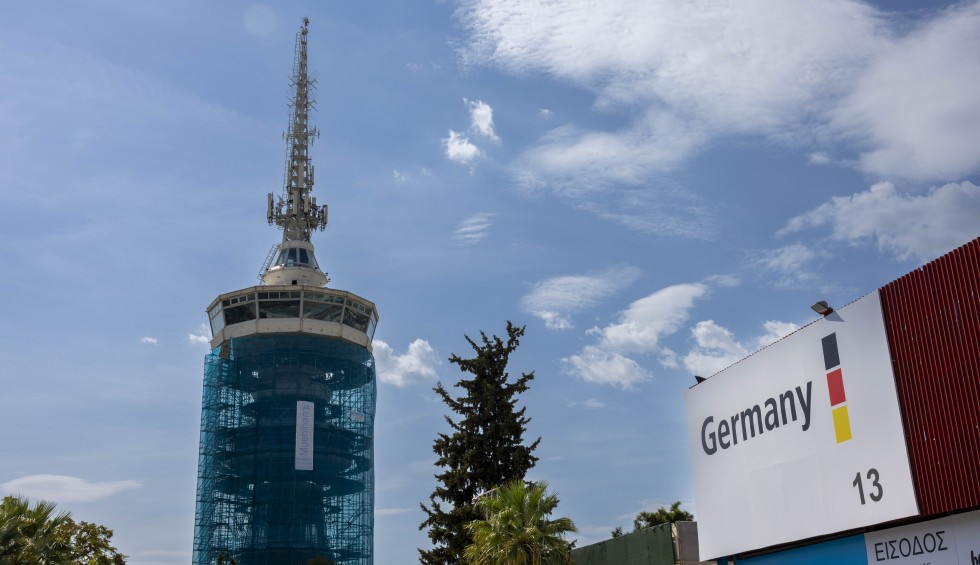 A generic square placeholder image with rounded corners in a figure.