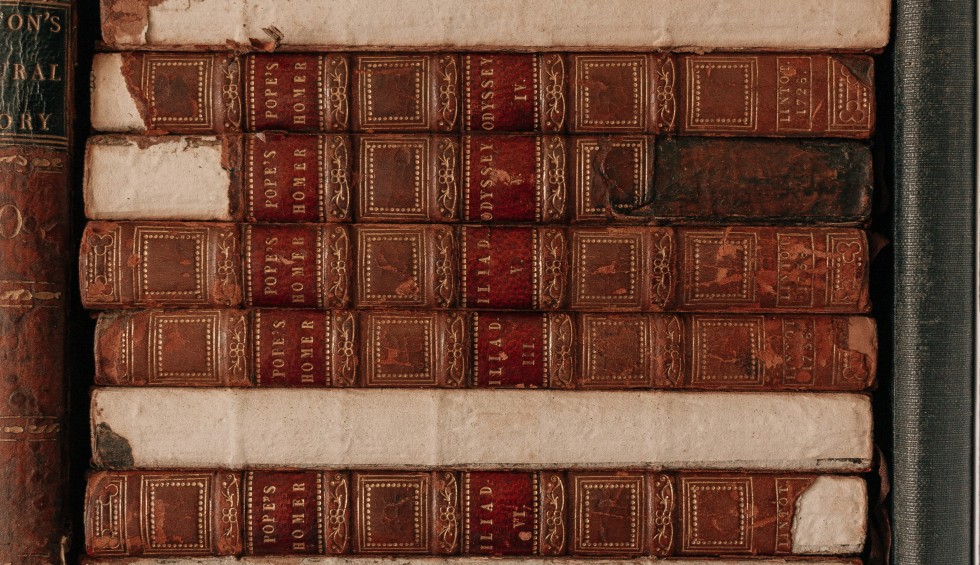 A generic square placeholder image with rounded corners in a figure.