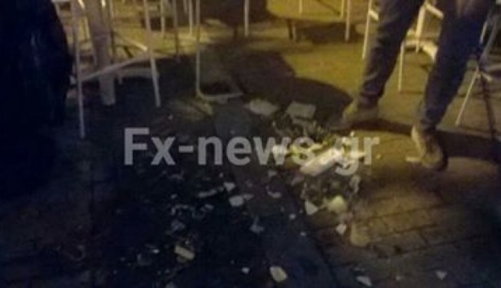 A generic square placeholder image with rounded corners in a figure.