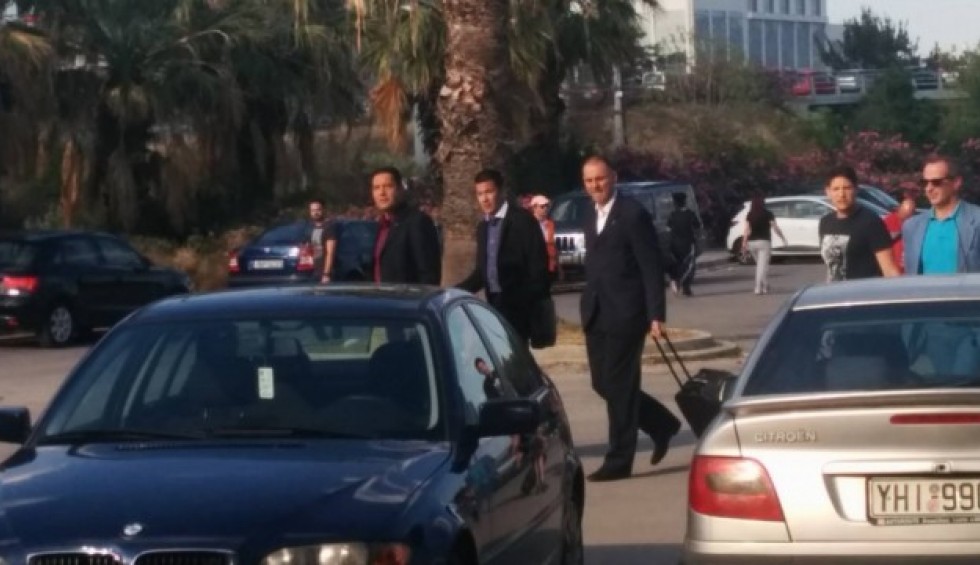 A generic square placeholder image with rounded corners in a figure.