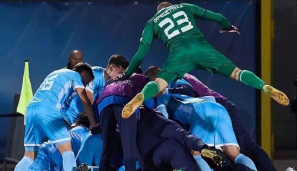 A generic square placeholder image with rounded corners in a figure.