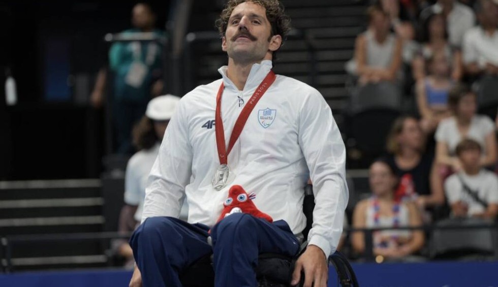 A generic square placeholder image with rounded corners in a figure.