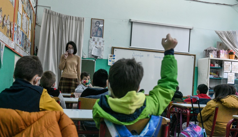 A generic square placeholder image with rounded corners in a figure.