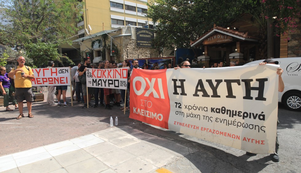 A generic square placeholder image with rounded corners in a figure.