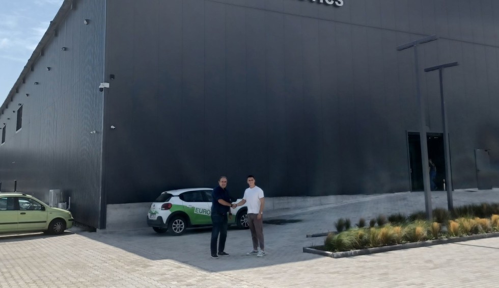 A generic square placeholder image with rounded corners in a figure.