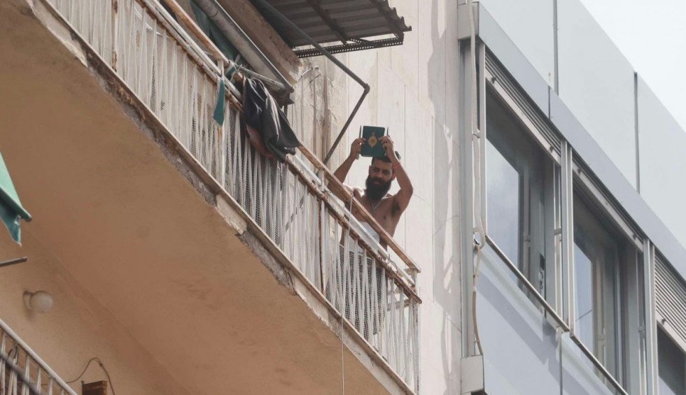 A generic square placeholder image with rounded corners in a figure.