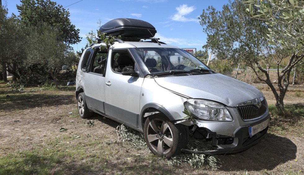 A generic square placeholder image with rounded corners in a figure.