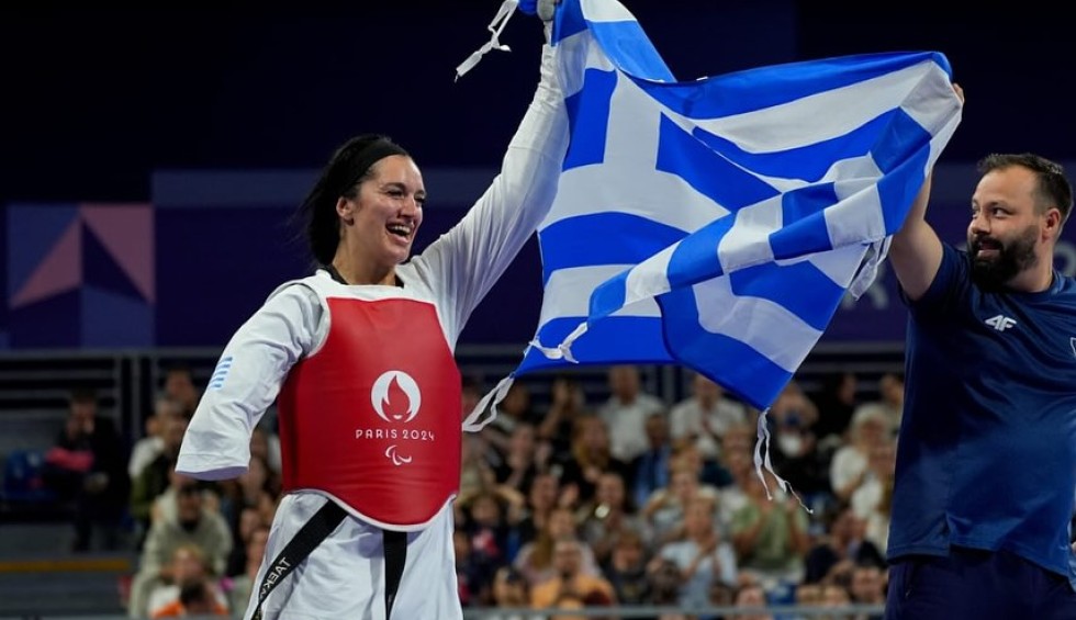 A generic square placeholder image with rounded corners in a figure.