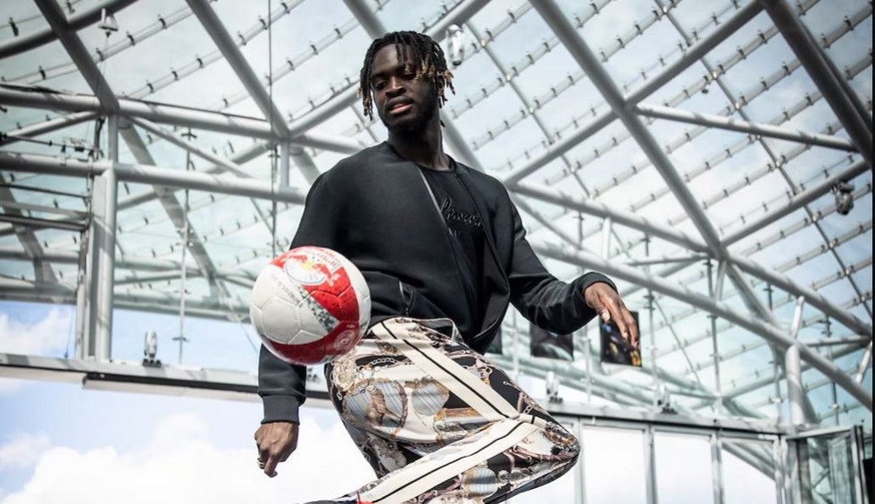 A generic square placeholder image with rounded corners in a figure.