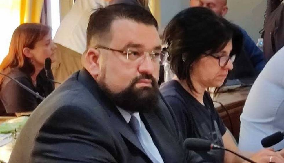 A generic square placeholder image with rounded corners in a figure.