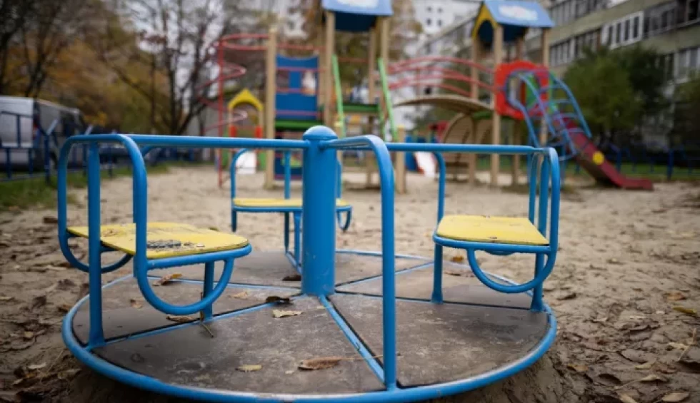 A generic square placeholder image with rounded corners in a figure.