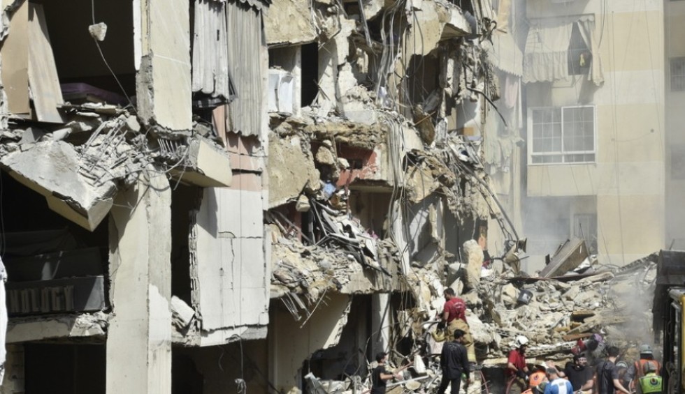 A generic square placeholder image with rounded corners in a figure.