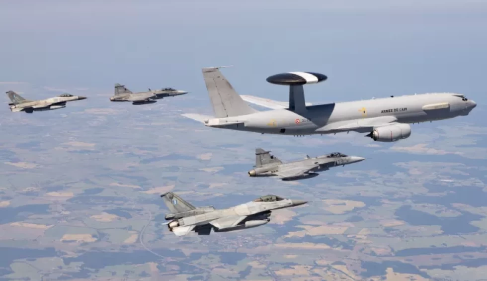 A generic square placeholder image with rounded corners in a figure.