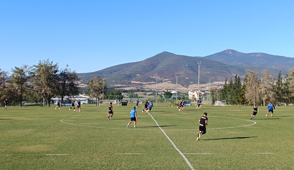 A generic square placeholder image with rounded corners in a figure.