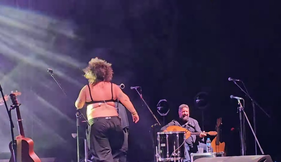 Ζαμάνη: «Γουστάρω να βγάζω τα βυζιά μου, δικά μου είναι»