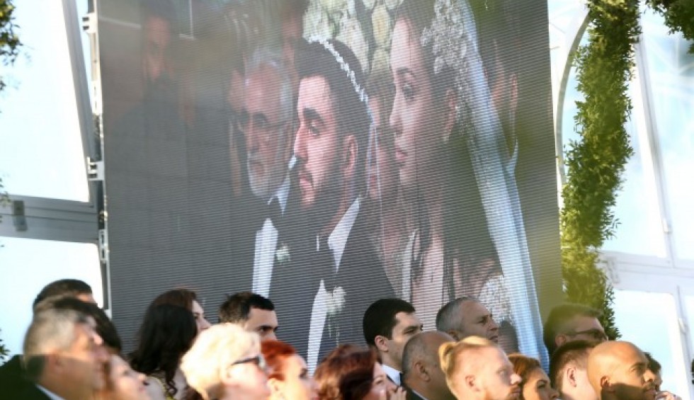 A generic square placeholder image with rounded corners in a figure.