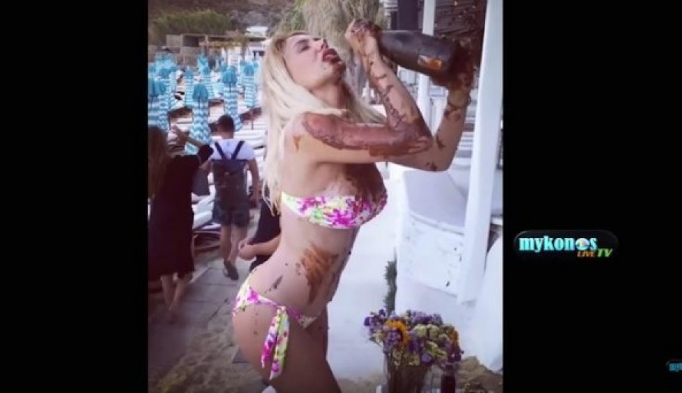 A generic square placeholder image with rounded corners in a figure.