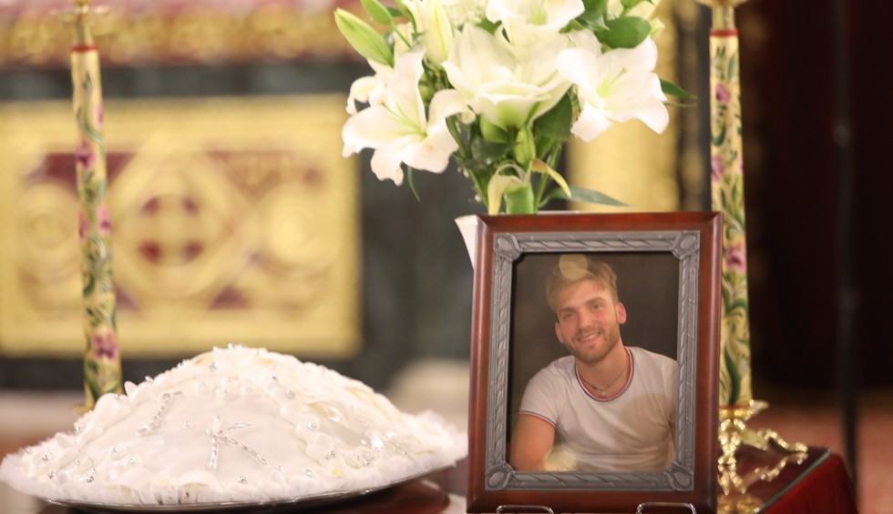 A generic square placeholder image with rounded corners in a figure.