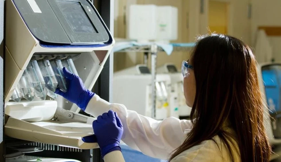 A generic square placeholder image with rounded corners in a figure.