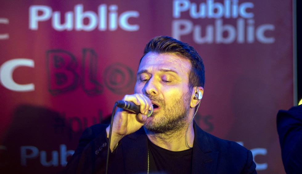 A generic square placeholder image with rounded corners in a figure.