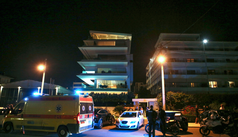 A generic square placeholder image with rounded corners in a figure.