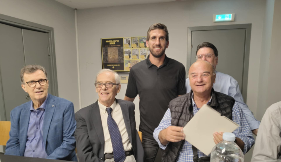 A generic square placeholder image with rounded corners in a figure.