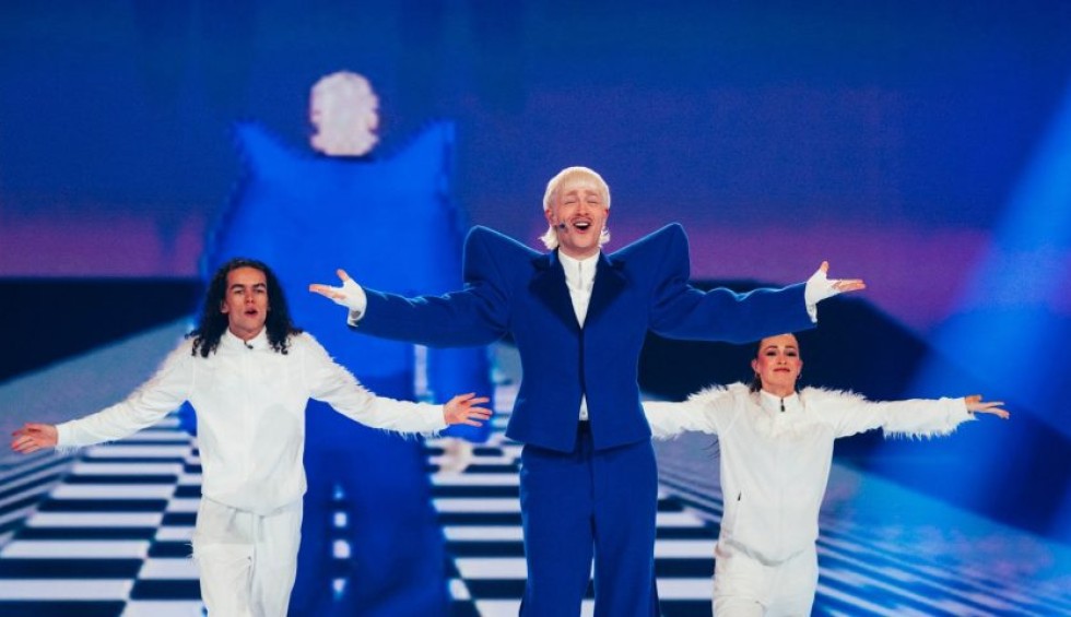 A generic square placeholder image with rounded corners in a figure.