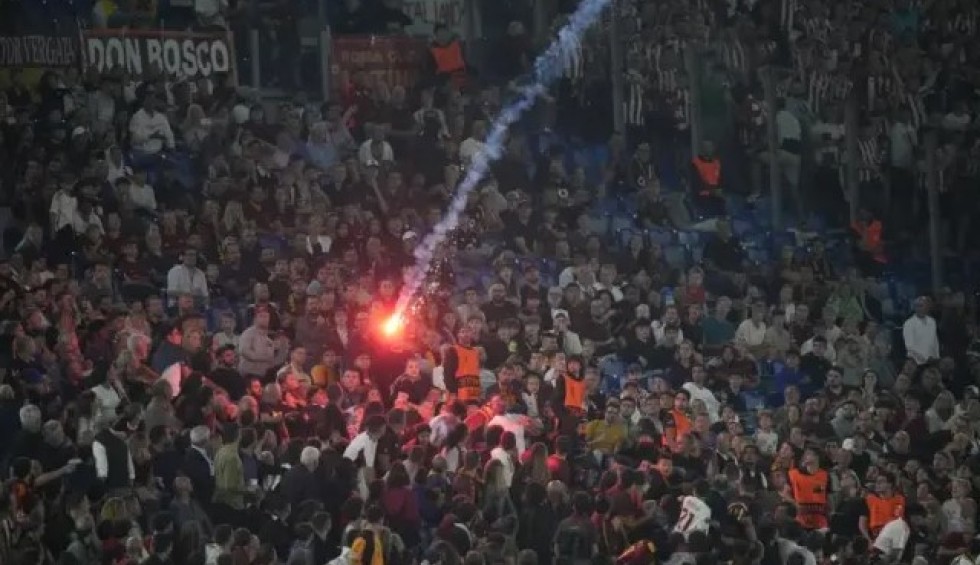 A generic square placeholder image with rounded corners in a figure.