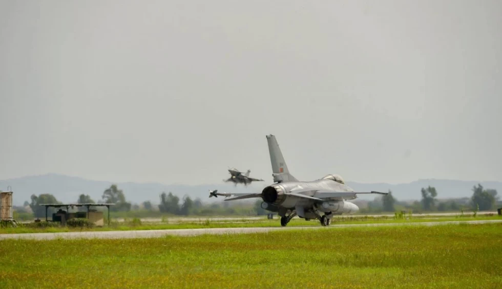 A generic square placeholder image with rounded corners in a figure.