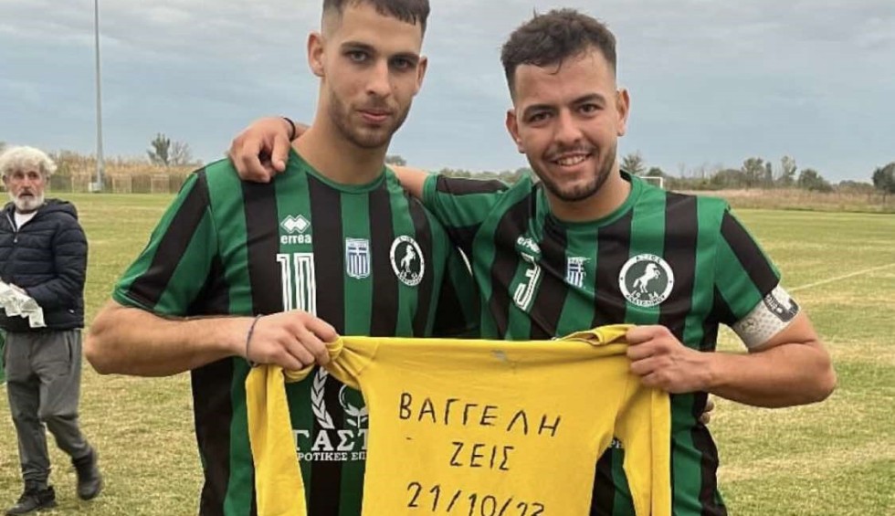 A generic square placeholder image with rounded corners in a figure.