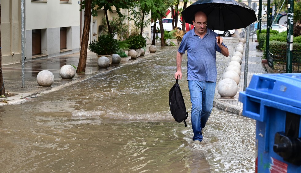 A generic square placeholder image with rounded corners in a figure.