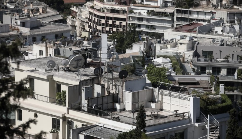 A generic square placeholder image with rounded corners in a figure.