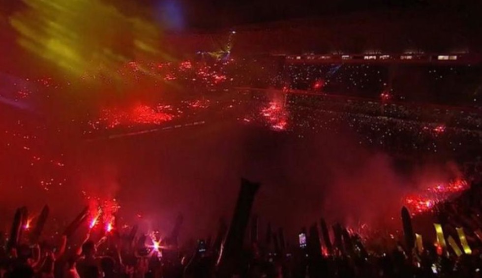 A generic square placeholder image with rounded corners in a figure.