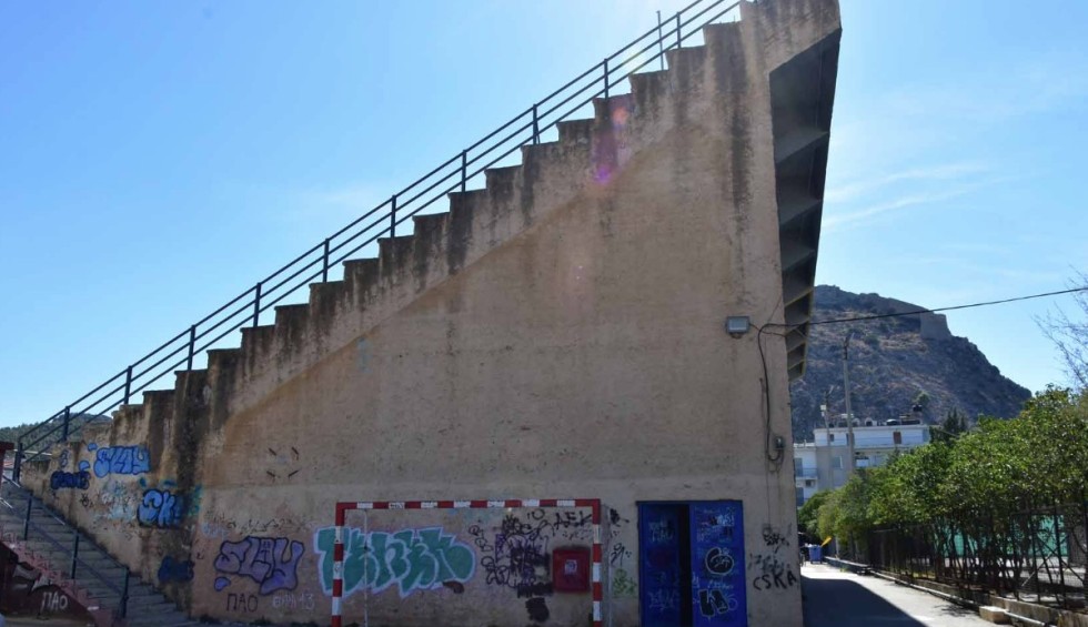 A generic square placeholder image with rounded corners in a figure.