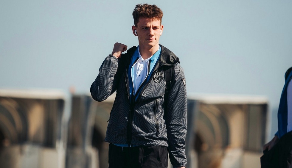 A generic square placeholder image with rounded corners in a figure.