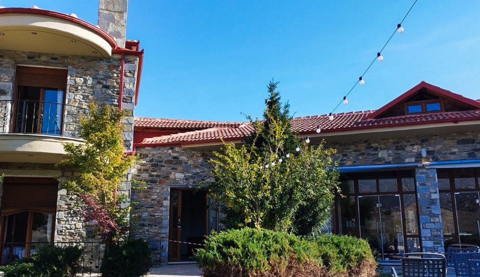 A generic square placeholder image with rounded corners in a figure.