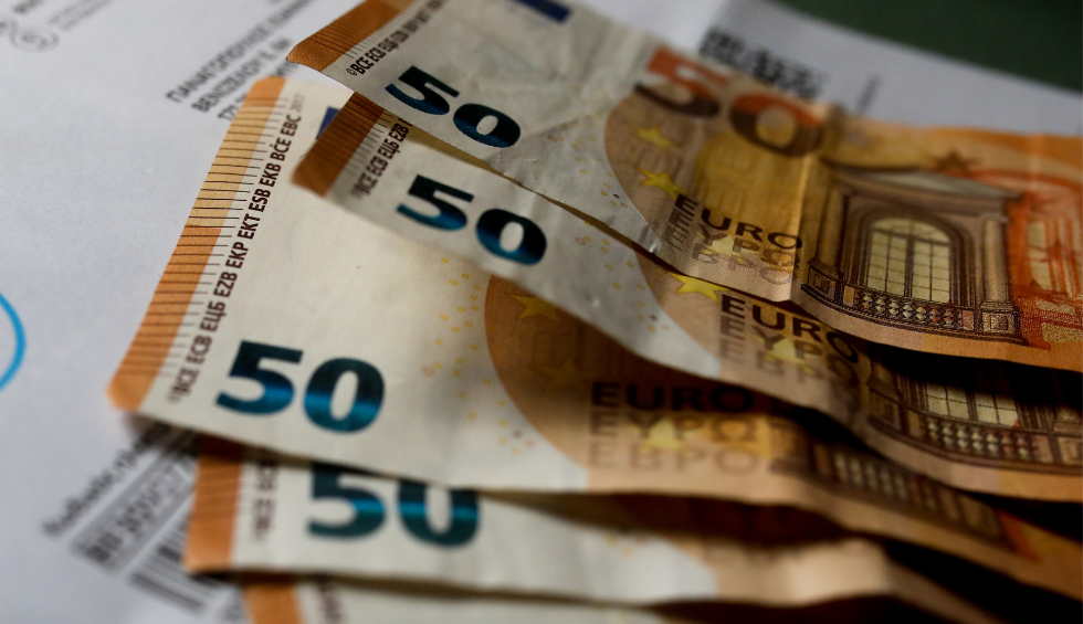 A generic square placeholder image with rounded corners in a figure.