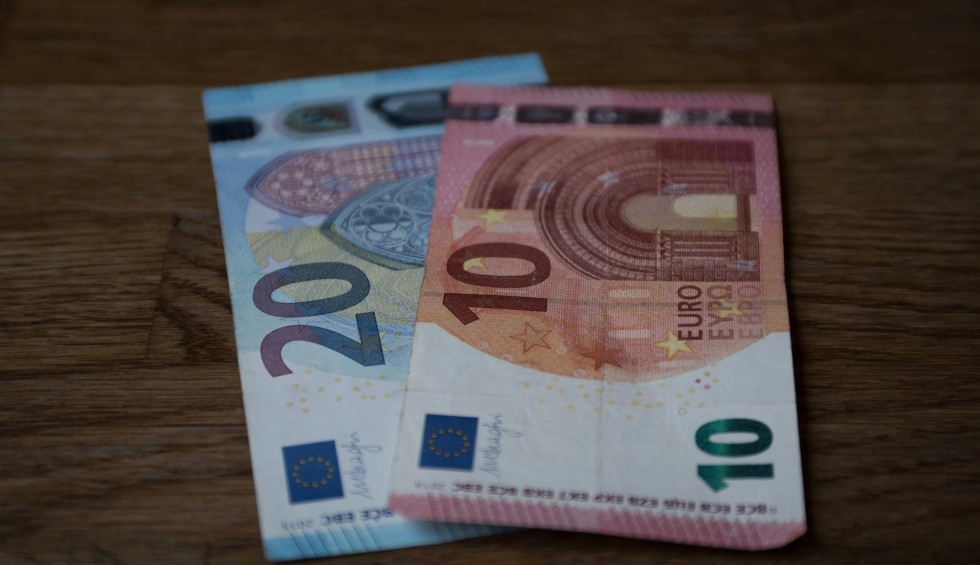 A generic square placeholder image with rounded corners in a figure.